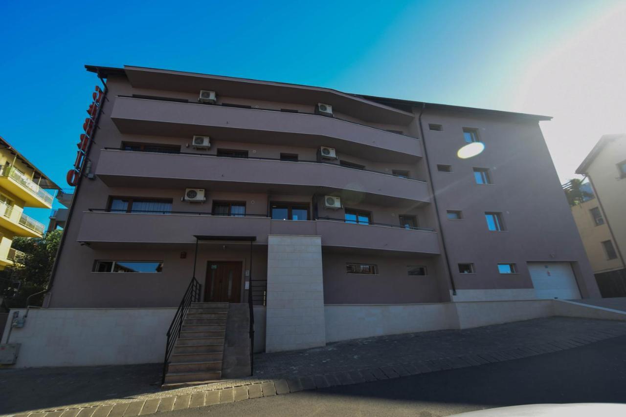 Cabrio Apart Hotel Kaloşvar Dış mekan fotoğraf